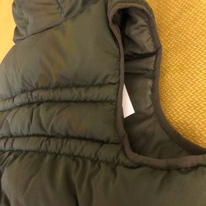 NWT! Gym shark bomber vest - army green